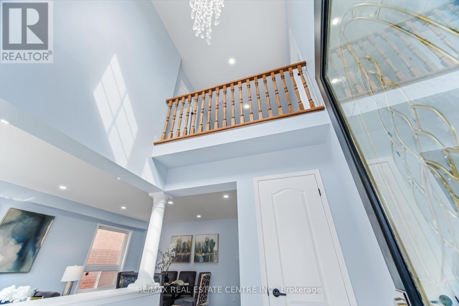 15 Heatherdale Drive, Brampton, Ontario  L7A 2H6 - Photo 3 - W12943610