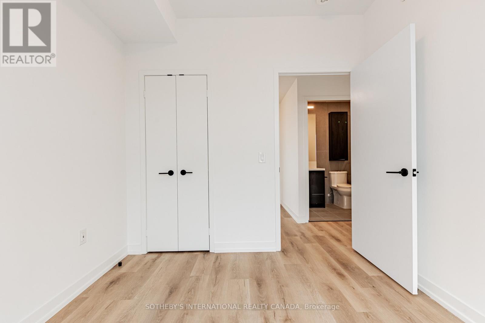 808 - 5 York Garden Way, Toronto, Ontario  M6A 2V1 - Photo 10 - W12943626