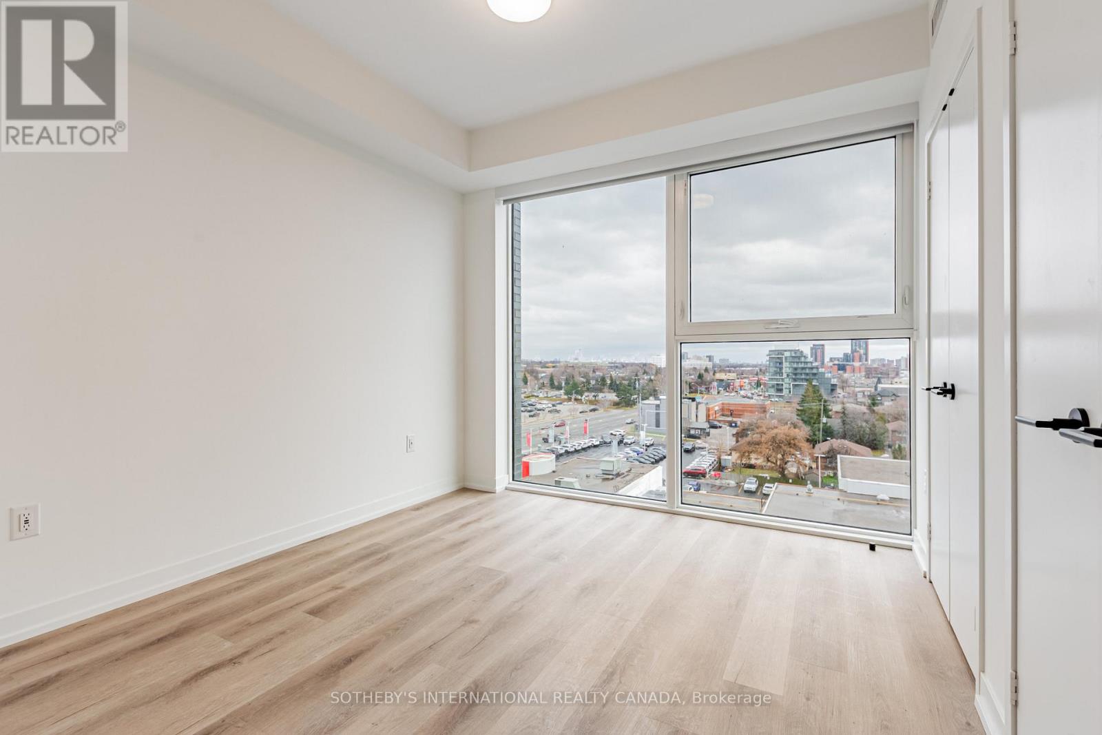 808 - 5 York Garden Way, Toronto, Ontario  M6A 2V1 - Photo 12 - W12943626