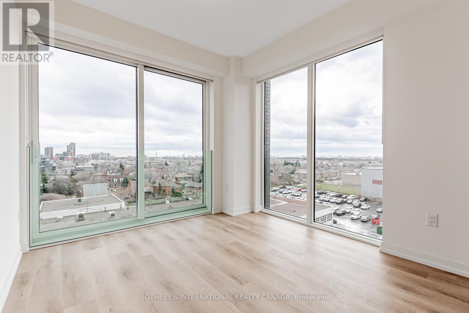 808 - 5 York Garden Way, Toronto, Ontario  M6A 2V1 - Photo 4 - W12943626