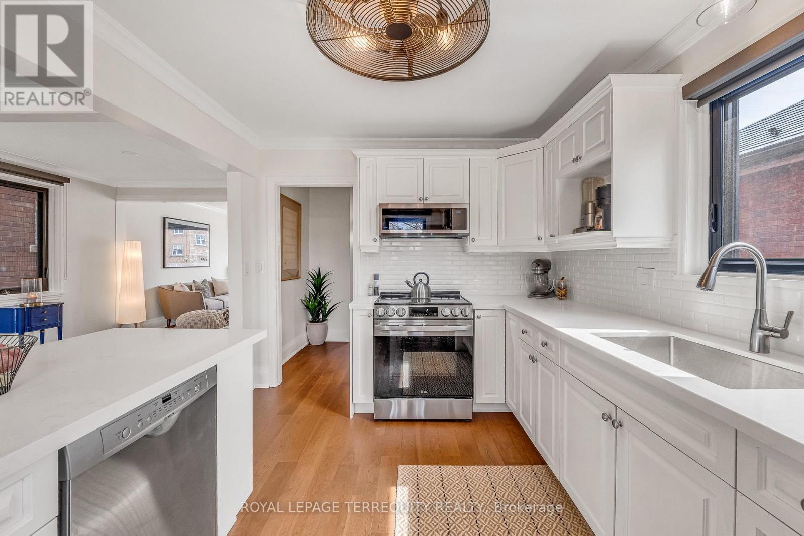 14 Eighth Street, Toronto, Ontario  M8V 3C3 - Photo 12 - W12943650