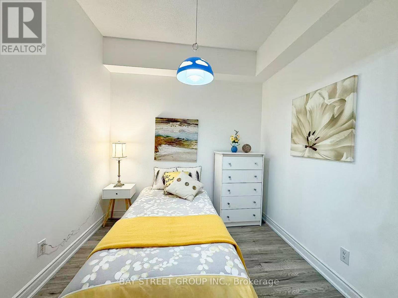 507 - 25 Earlington Avenue, Toronto, Ontario  M8X 3A3 - Photo 5 - W12943652