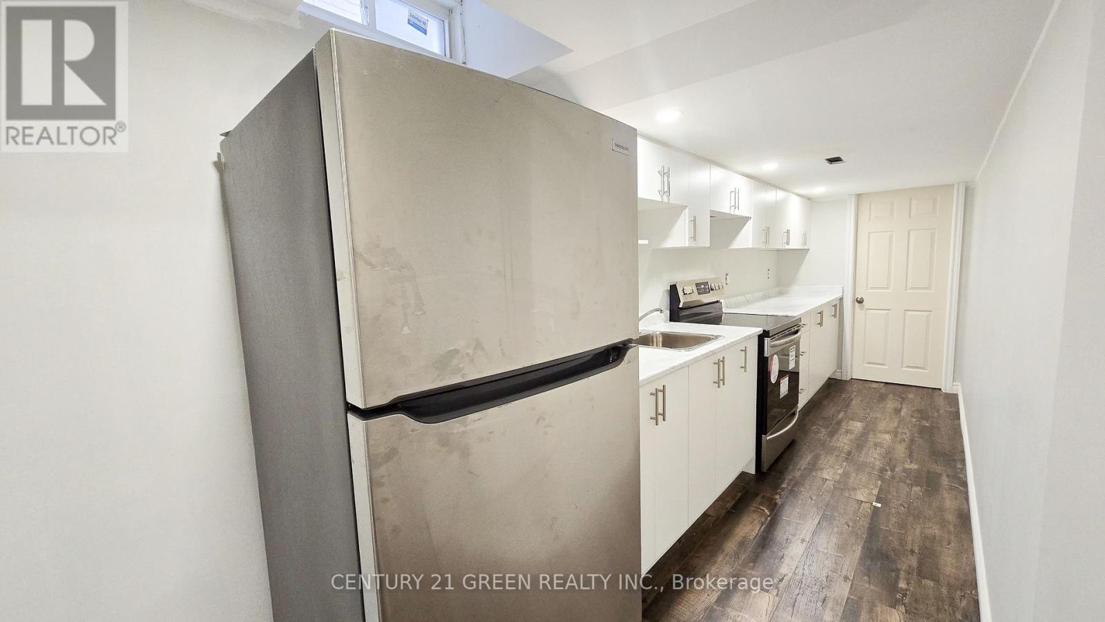 658 Coach Drive, Mississauga, Ontario  L5R 0C5 - Photo 4 - W12943678