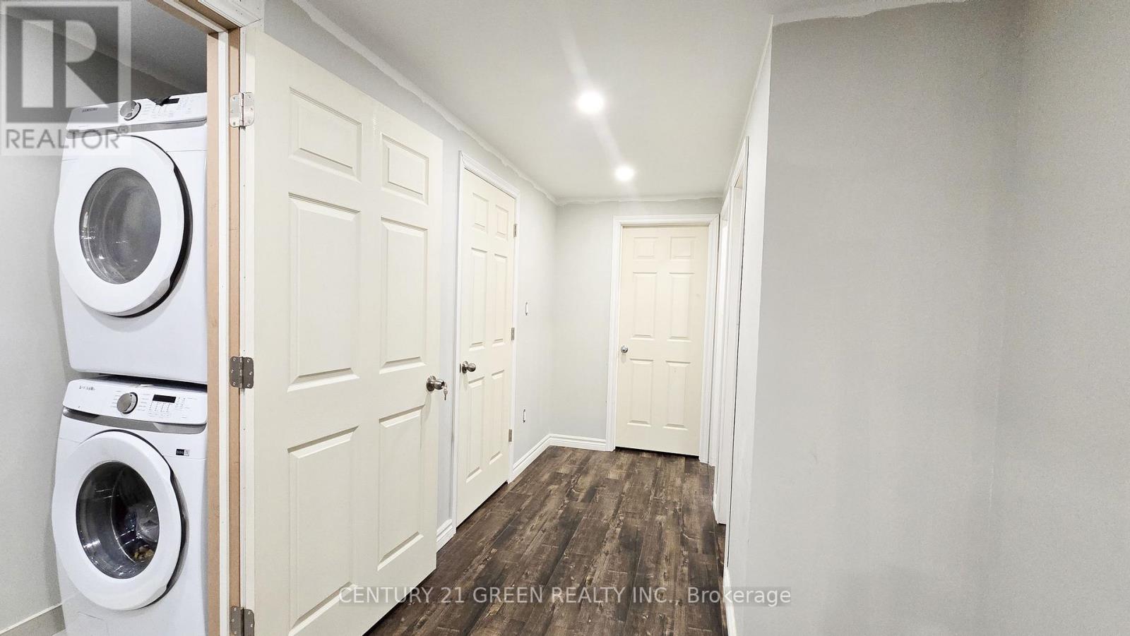 658 Coach Drive, Mississauga, Ontario  L5R 0C5 - Photo 7 - W12943678