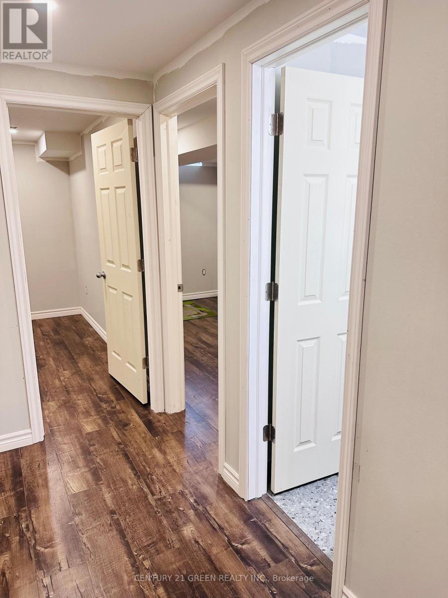 658 Coach Drive, Mississauga, Ontario  L5R 0C5 - Photo 8 - W12943678