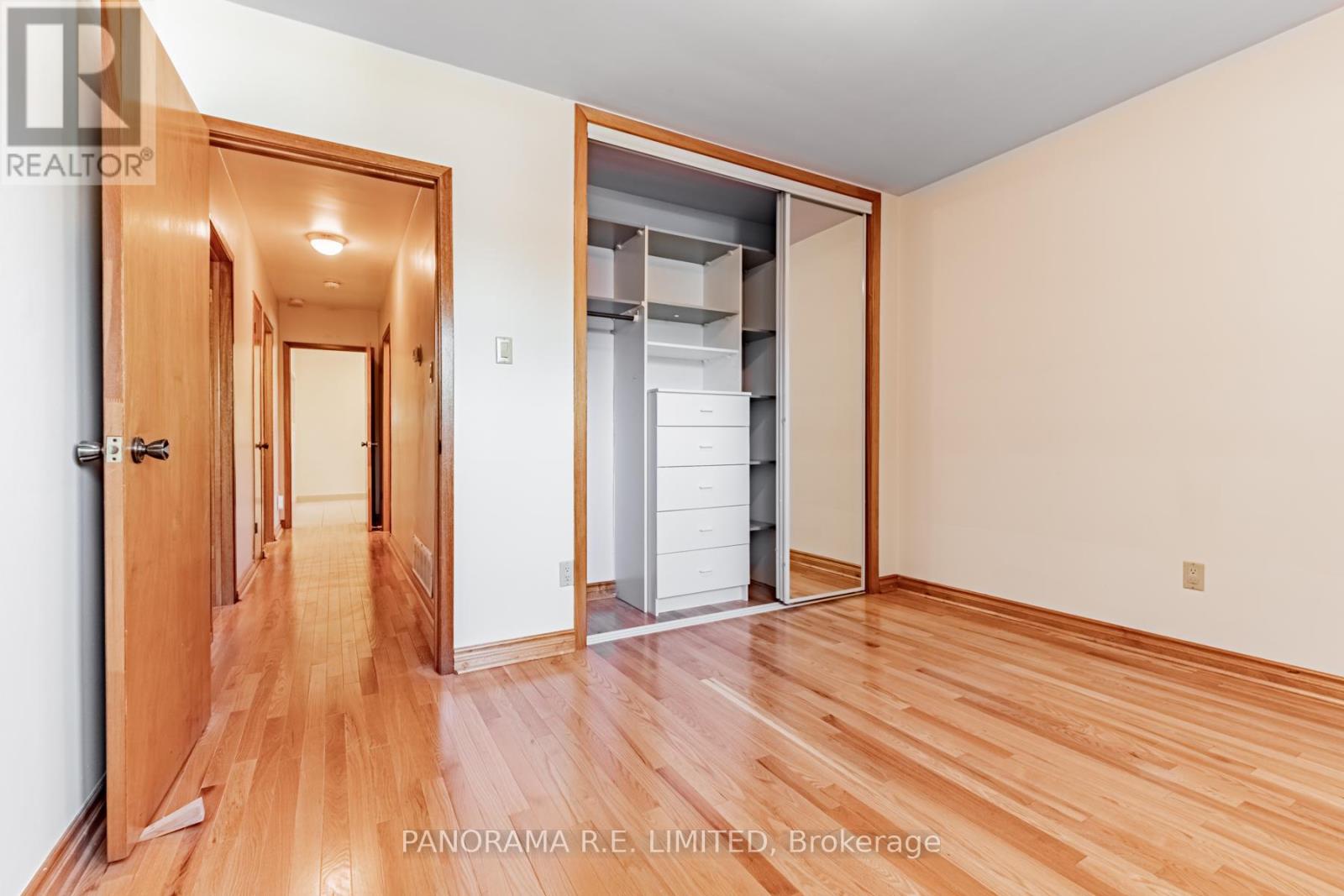 53 Vanguard Drive, Toronto (Islington-City Centre West), Ontario  M9B 5E8 - Photo 14 - W12943698