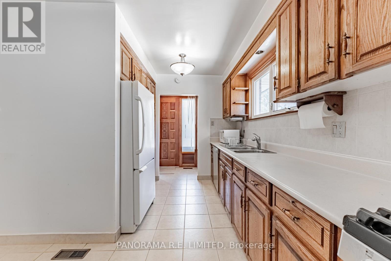 53 Vanguard Drive, Toronto (Islington-City Centre West), Ontario  M9B 5E8 - Photo 8 - W12943698