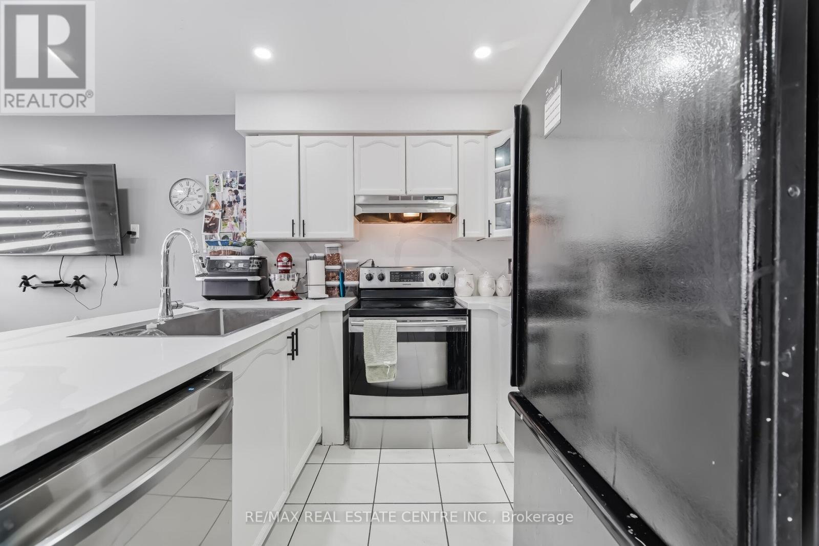 28 Mount Fuji Crescent, Brampton, Ontario  L6R 2L3 - Photo 14 - W12943700