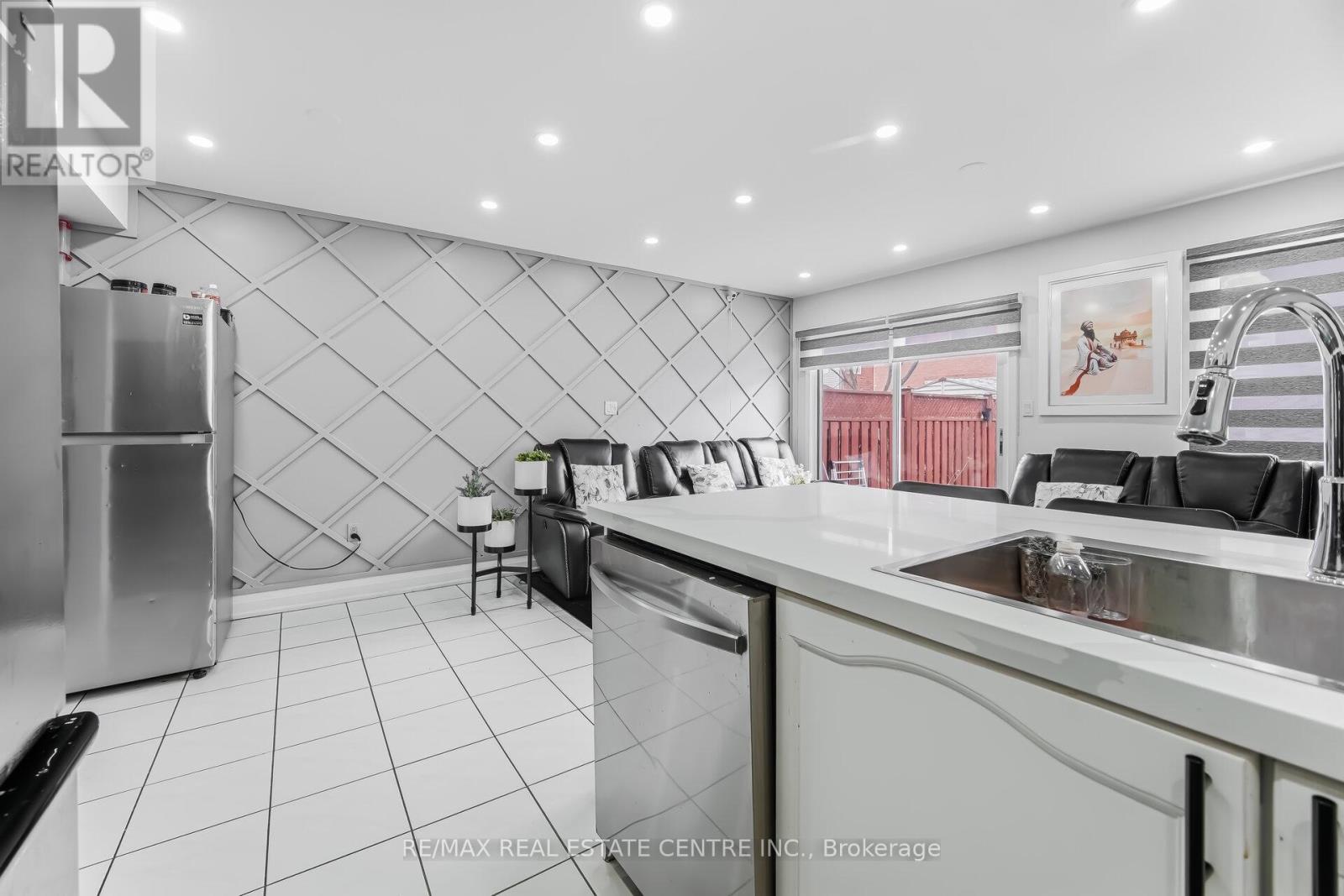 28 Mount Fuji Crescent, Brampton, Ontario  L6R 2L3 - Photo 17 - W12943700