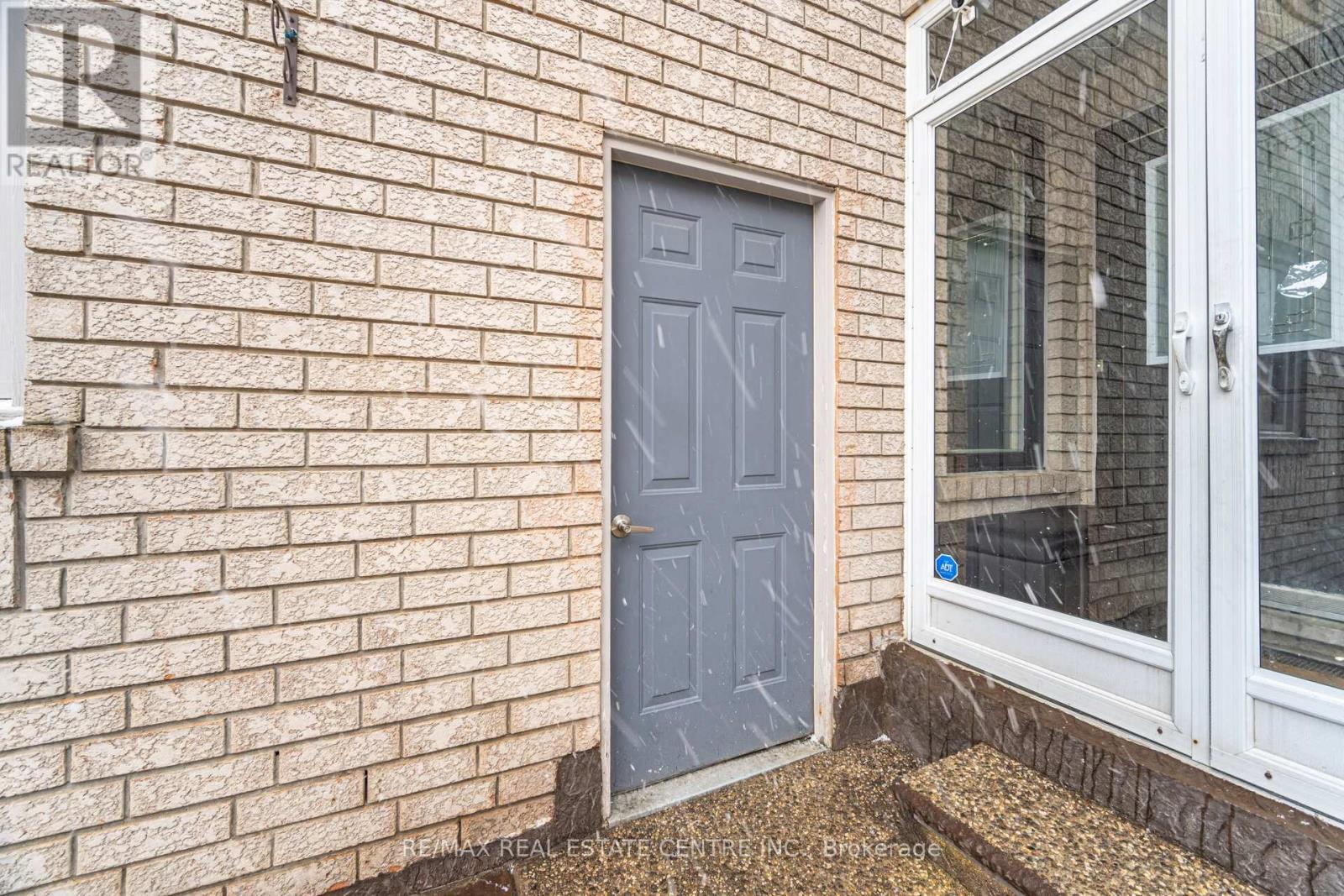 28 Mount Fuji Crescent, Brampton, Ontario  L6R 2L3 - Photo 6 - W12943700