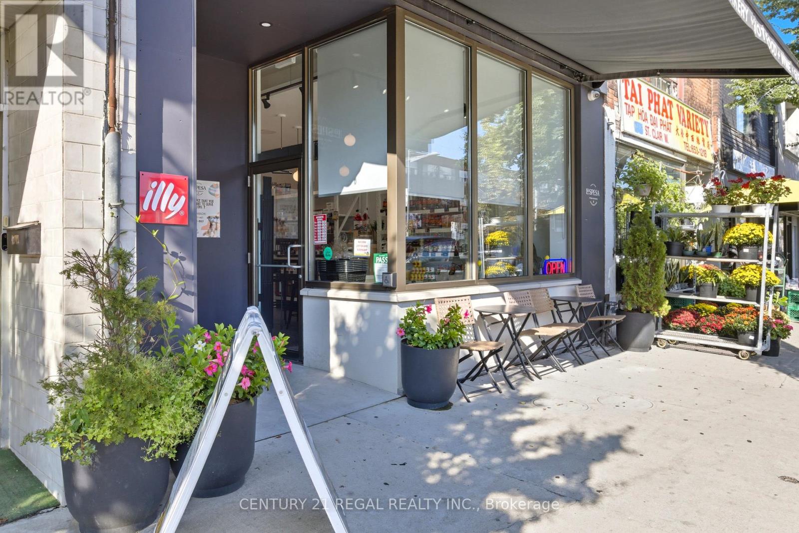 1700 St Clair Avenue W, Toronto, Ontario  M6N 1J1 - Photo 5 - W12943714