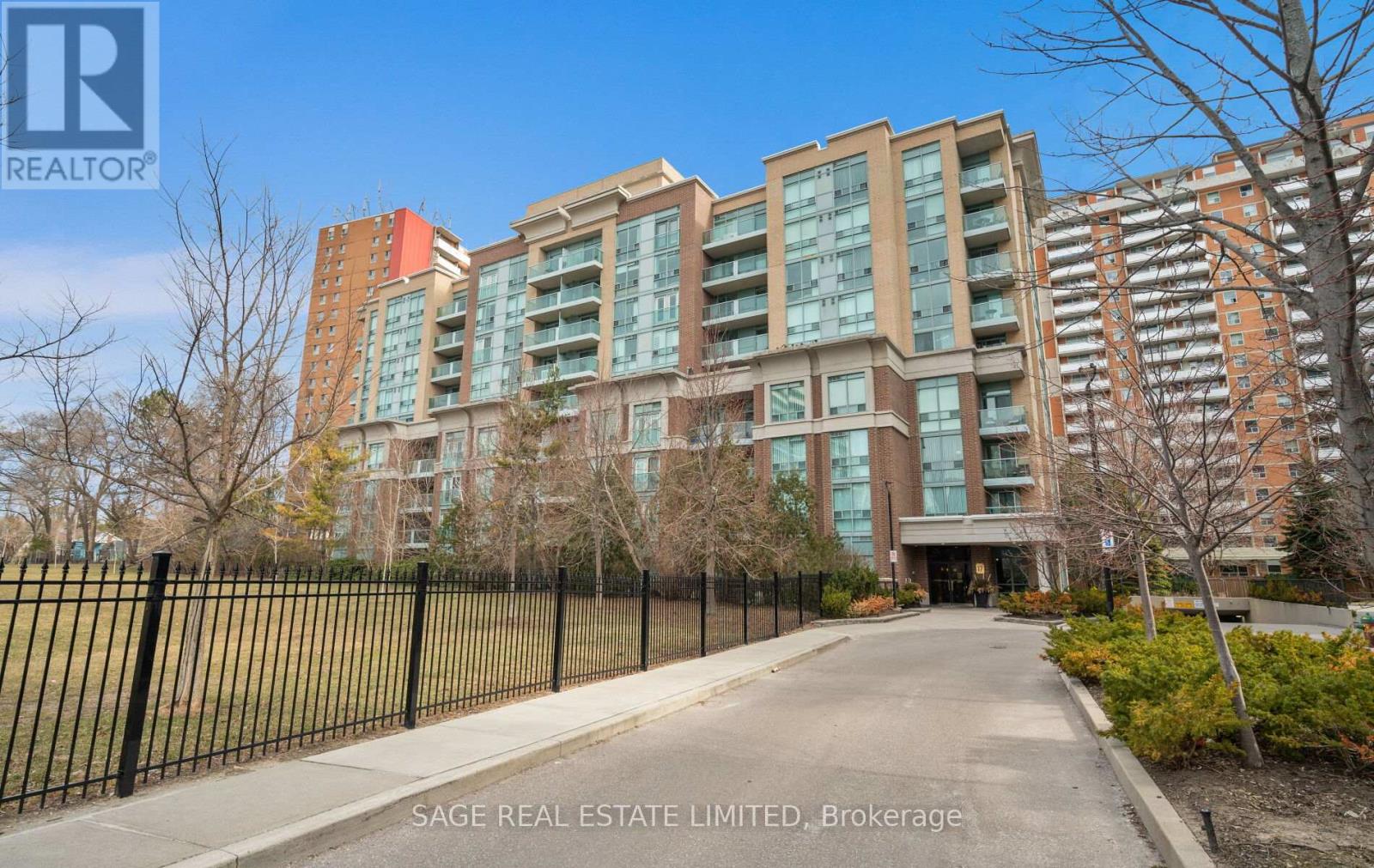 707 - 17 Michael Power Place, Toronto, Ontario  M9A 5G5 - Photo 2 - W12943718