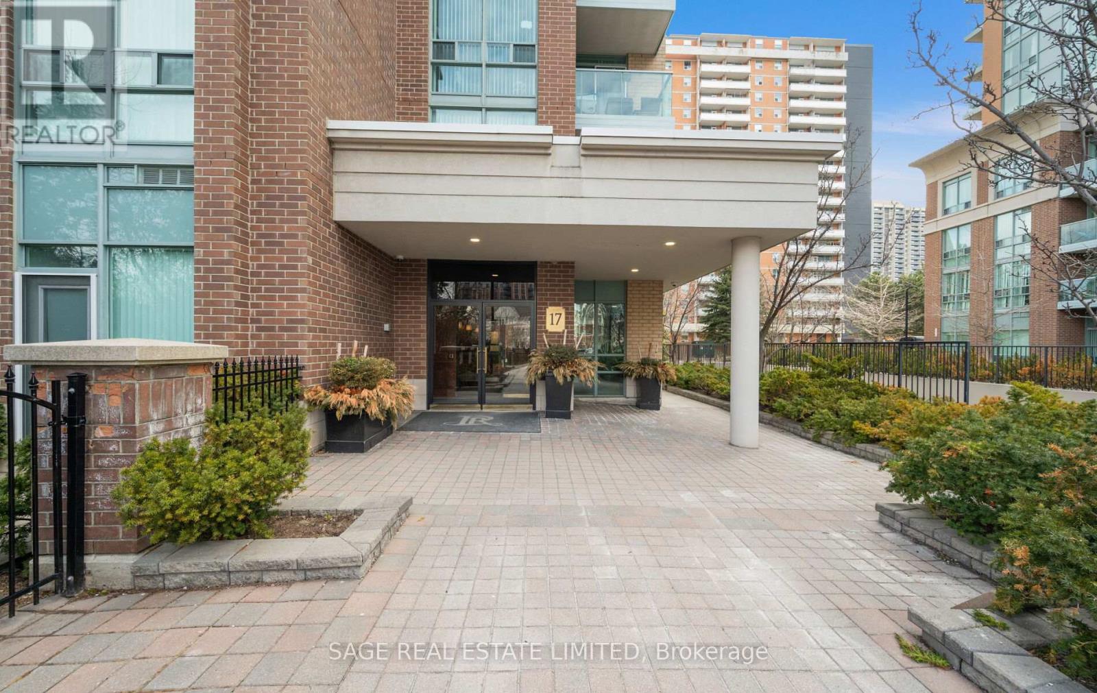 707 - 17 Michael Power Place, Toronto, Ontario  M9A 5G5 - Photo 3 - W12943718