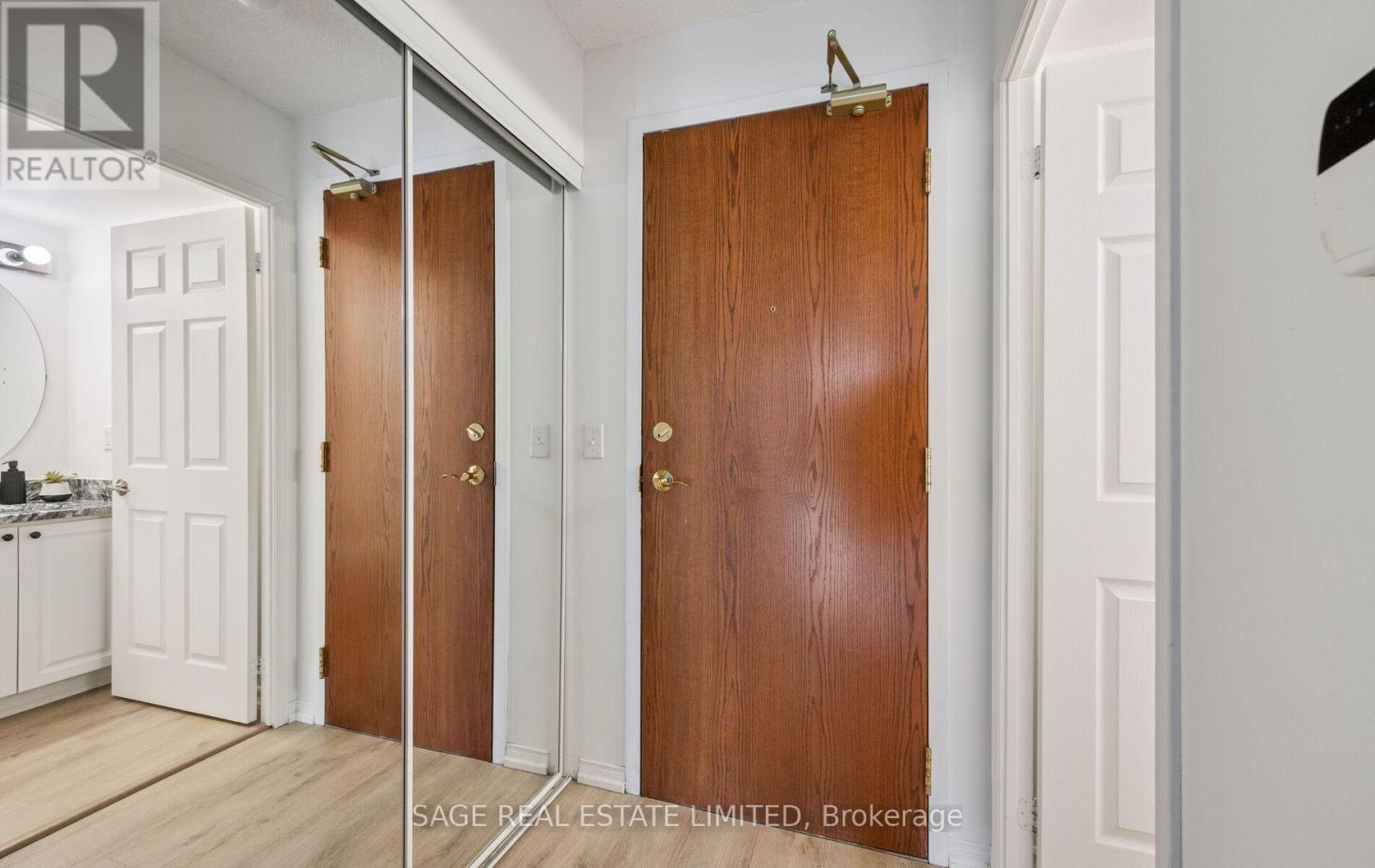 707 - 17 Michael Power Place, Toronto, Ontario  M9A 5G5 - Photo 5 - W12943718