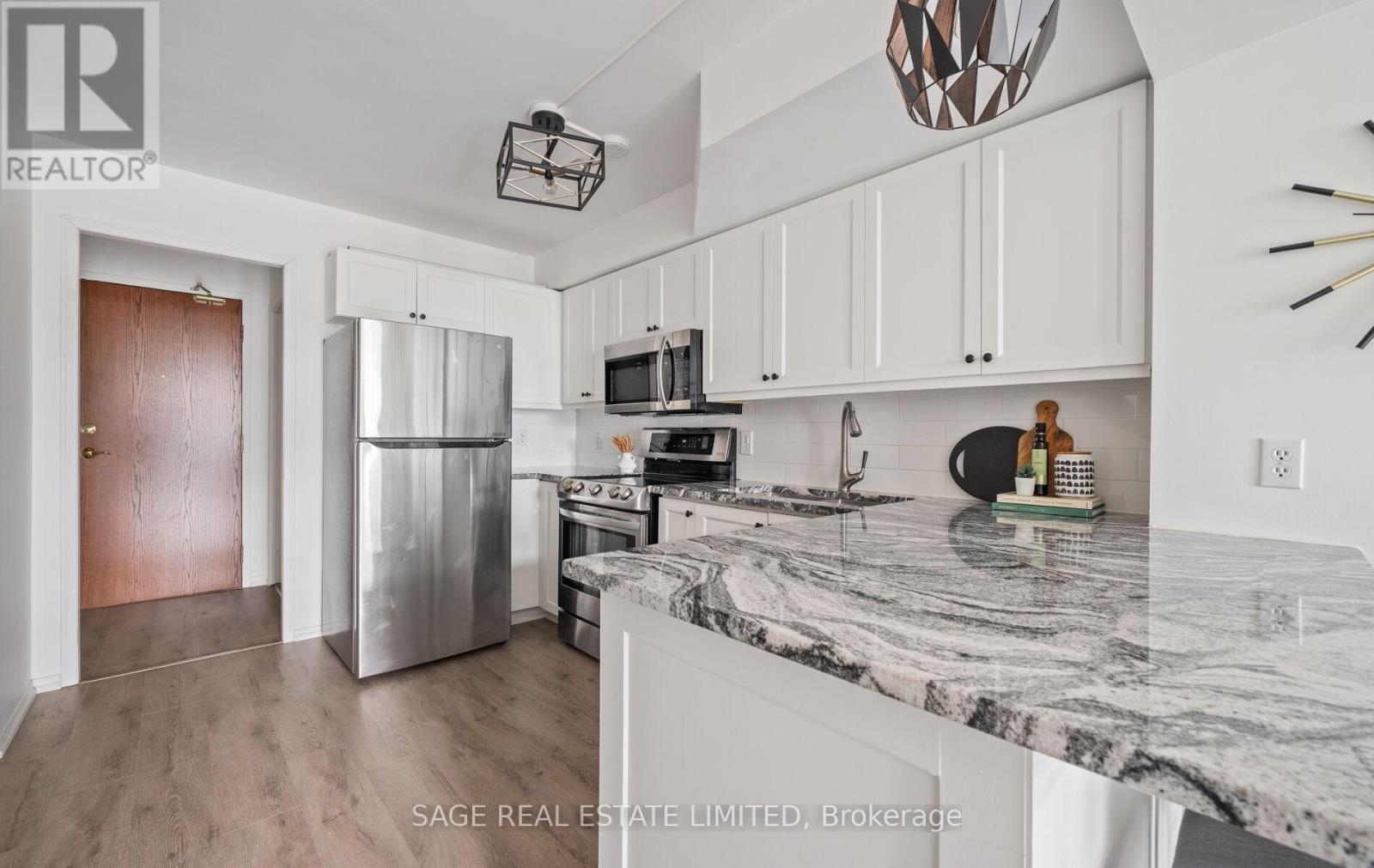 707 - 17 Michael Power Place, Toronto, Ontario  M9A 5G5 - Photo 9 - W12943718