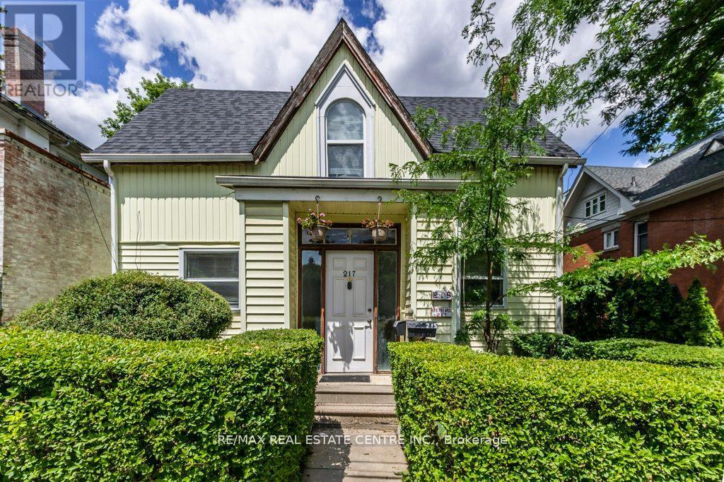 215-217 Queen Street, Milton, Ontario  L9T 1K3 - Photo 4 - W12943796