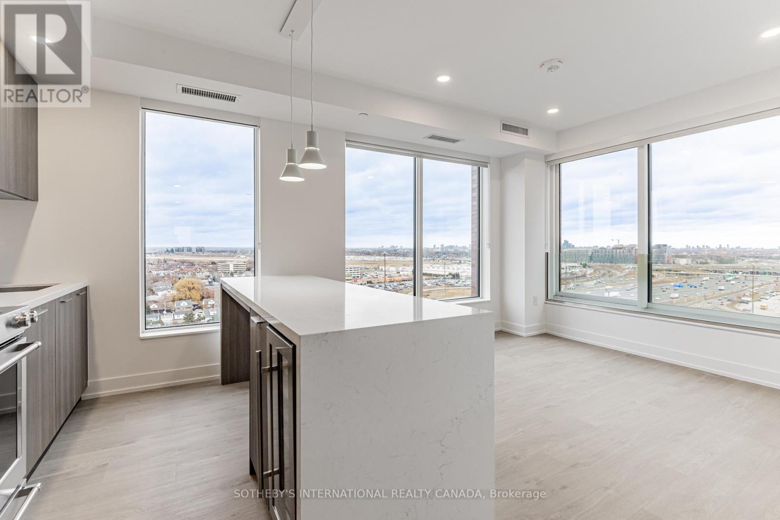 808 - 31 YORK GARDEN WAY, Toronto, Ontario