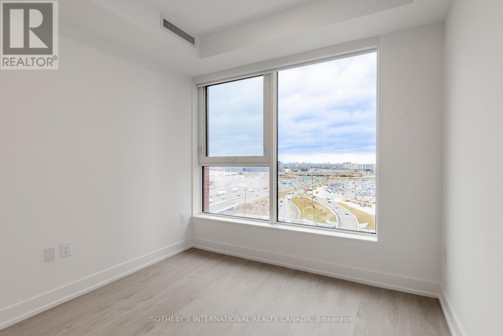 808 - 31 York Garden Way, Toronto, Ontario  M6A 2V1 - Photo 12 - W12943830