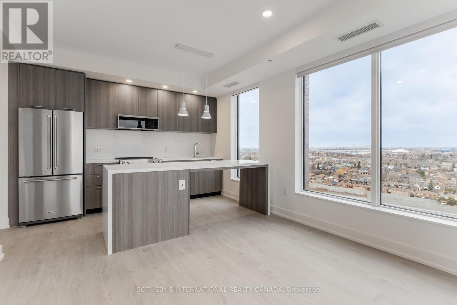 808 - 31 York Garden Way, Toronto, Ontario  M6A 2V1 - Photo 2 - W12943830