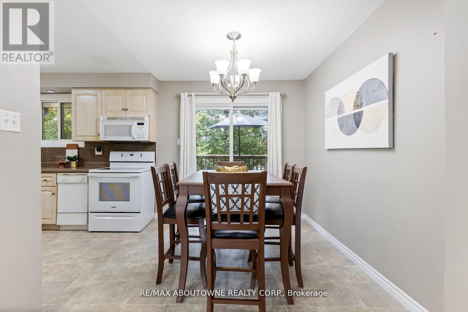 48 - 49 Cedarwoods Crescent, Kitchener, Ontario  N2C 2L1 - Photo 11 - X12943438