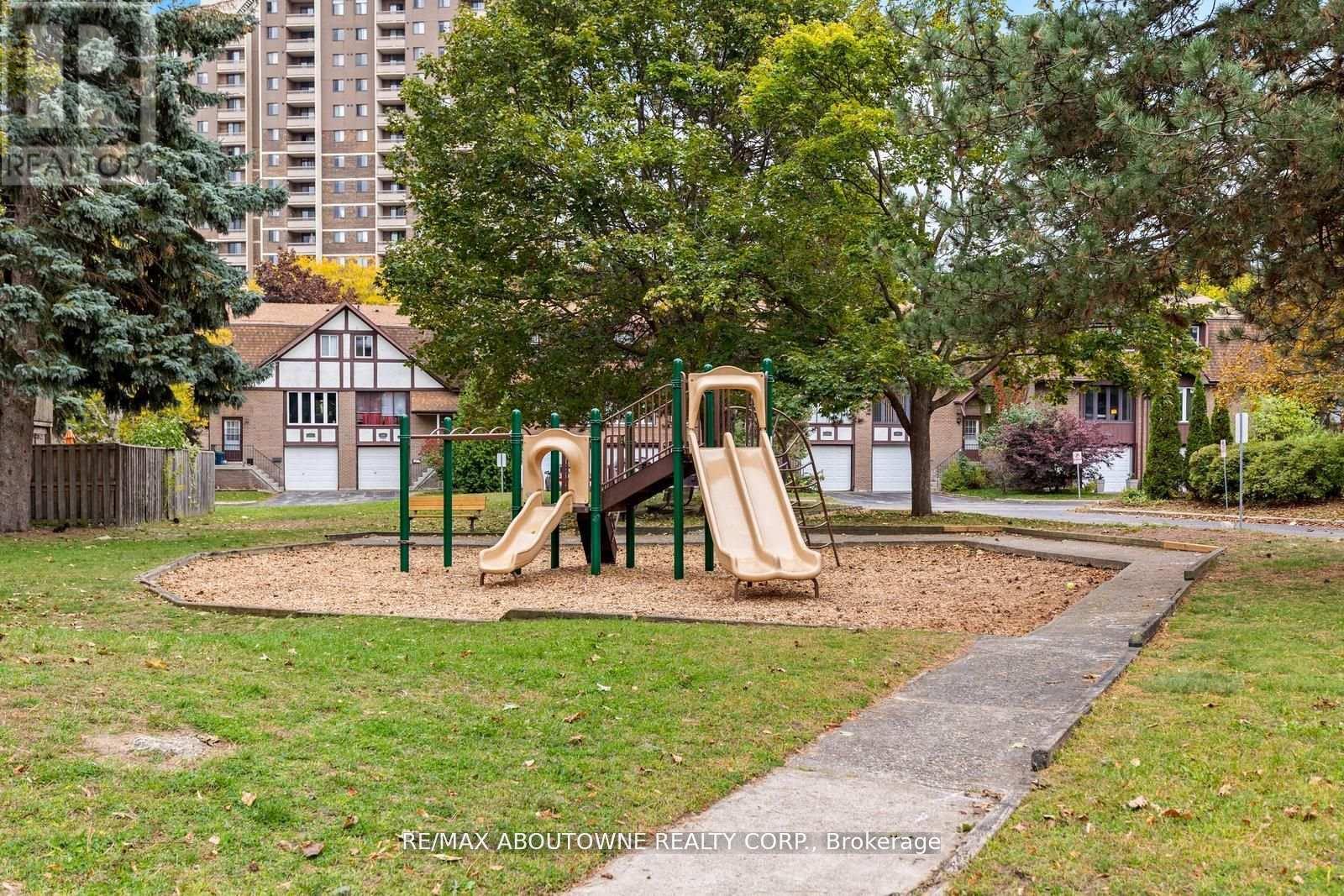 48 - 49 Cedarwoods Crescent, Kitchener, Ontario  N2C 2L1 - Photo 30 - X12943438