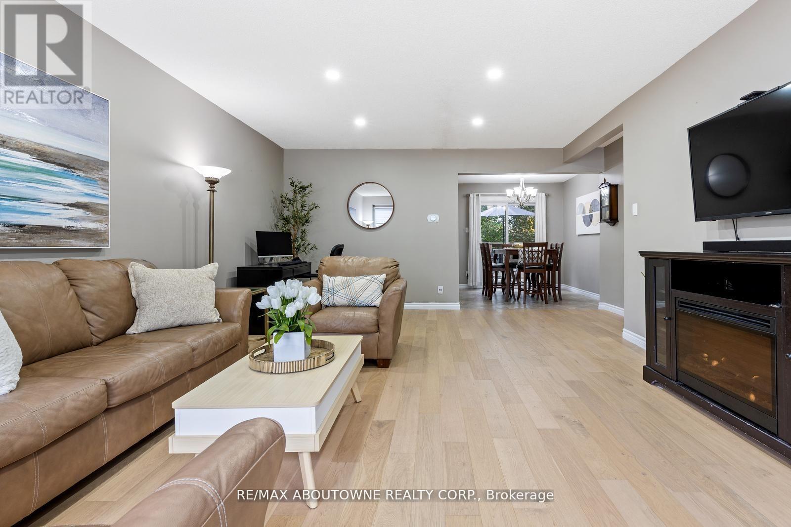 48 - 49 Cedarwoods Crescent, Kitchener, Ontario  N2C 2L1 - Photo 4 - X12943438