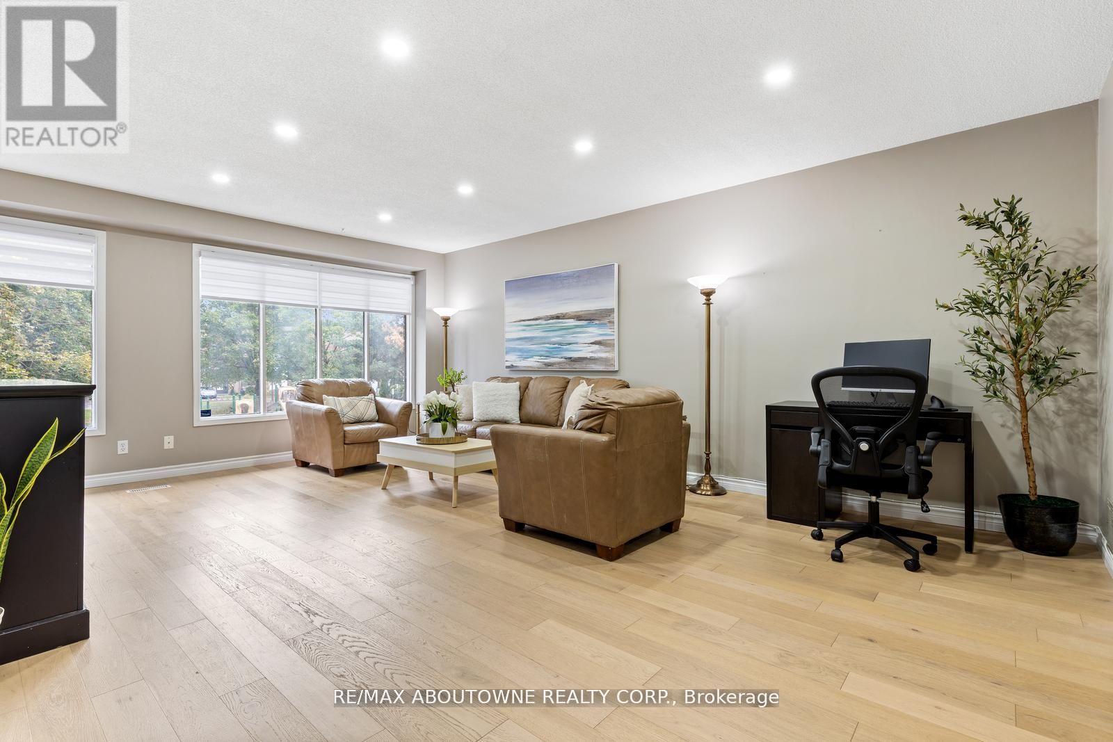 48 - 49 Cedarwoods Crescent, Kitchener, Ontario  N2C 2L1 - Photo 5 - X12943438