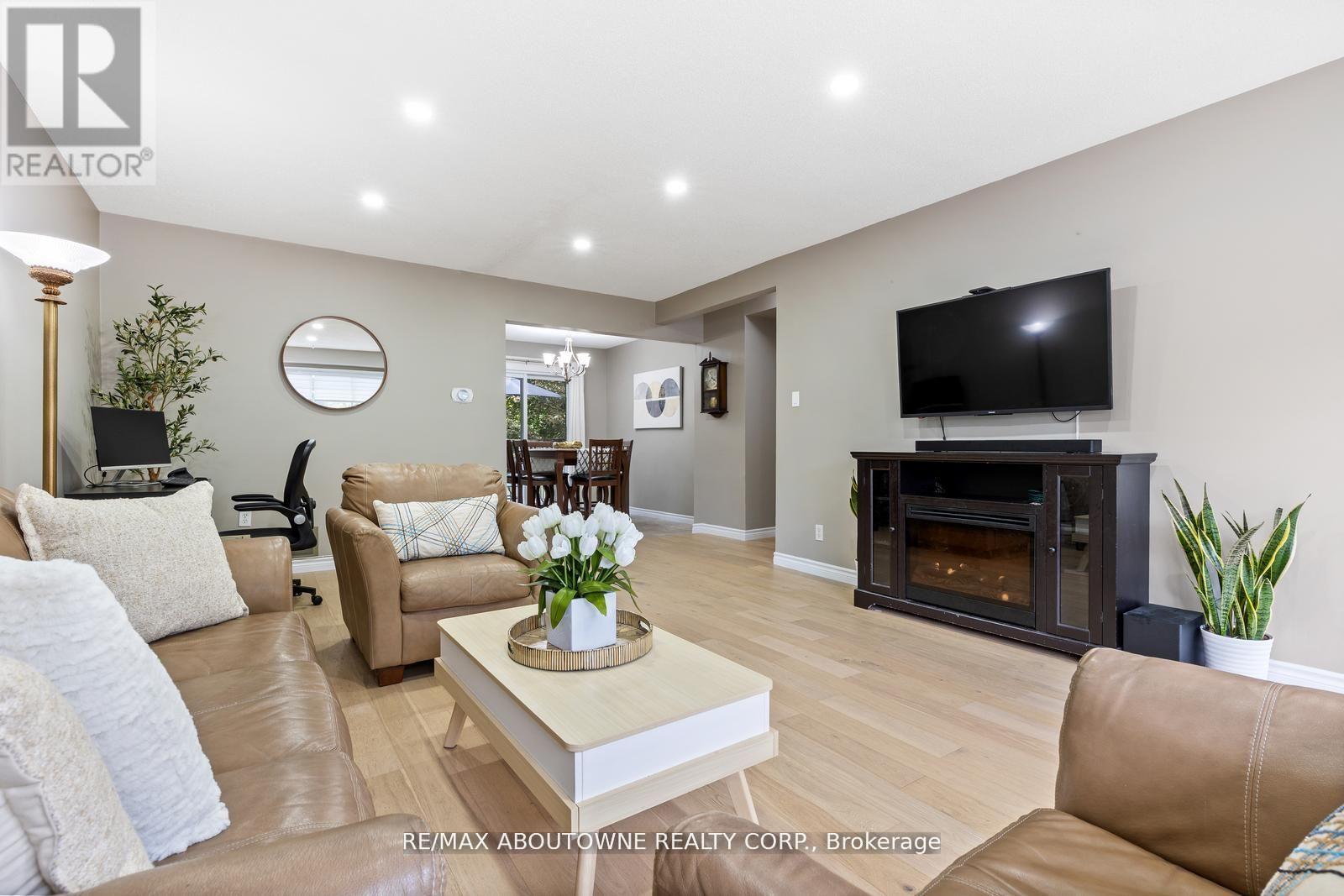 48 - 49 Cedarwoods Crescent, Kitchener, Ontario  N2C 2L1 - Photo 7 - X12943438