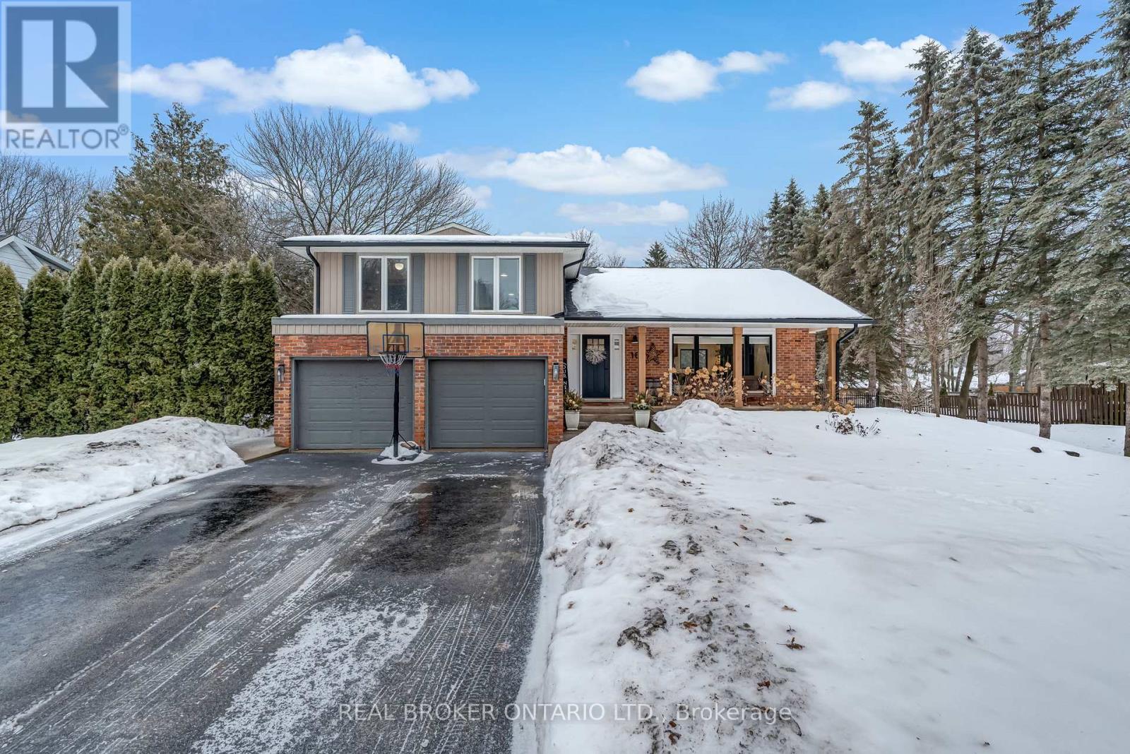 16 BANNISDALE WAY, Hamilton, Ontario