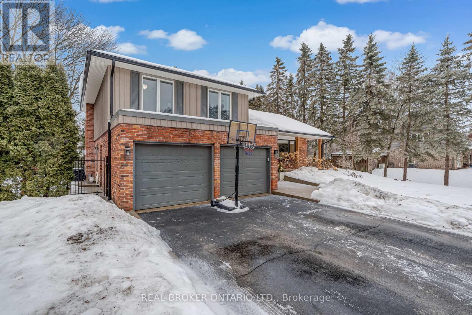 16 Bannisdale Way, Hamilton, Ontario  L0R 1H2 - Photo 2 - X12943632