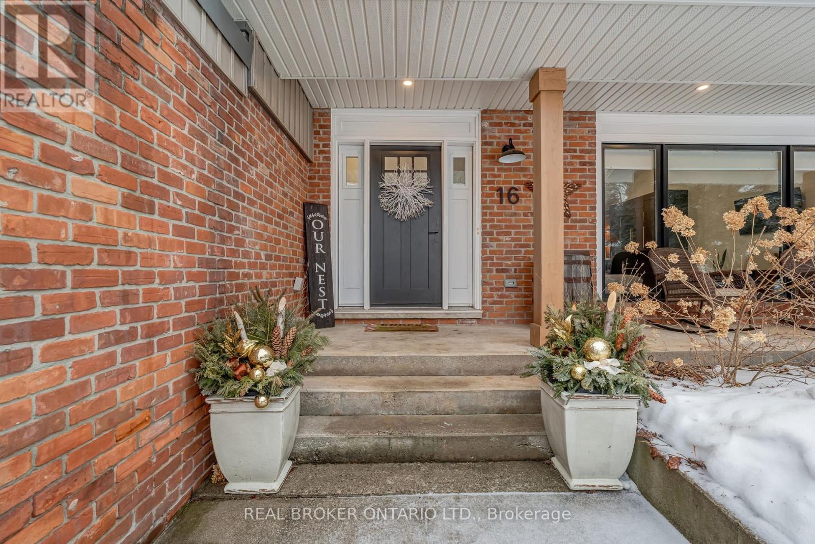 16 Bannisdale Way, Hamilton, Ontario  L0R 1H2 - Photo 4 - X12943632