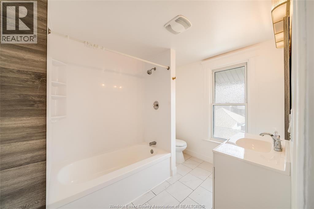 876 Hall Avenue, Windsor, Ontario  N9A 2M3 - Photo 30 - 26006412