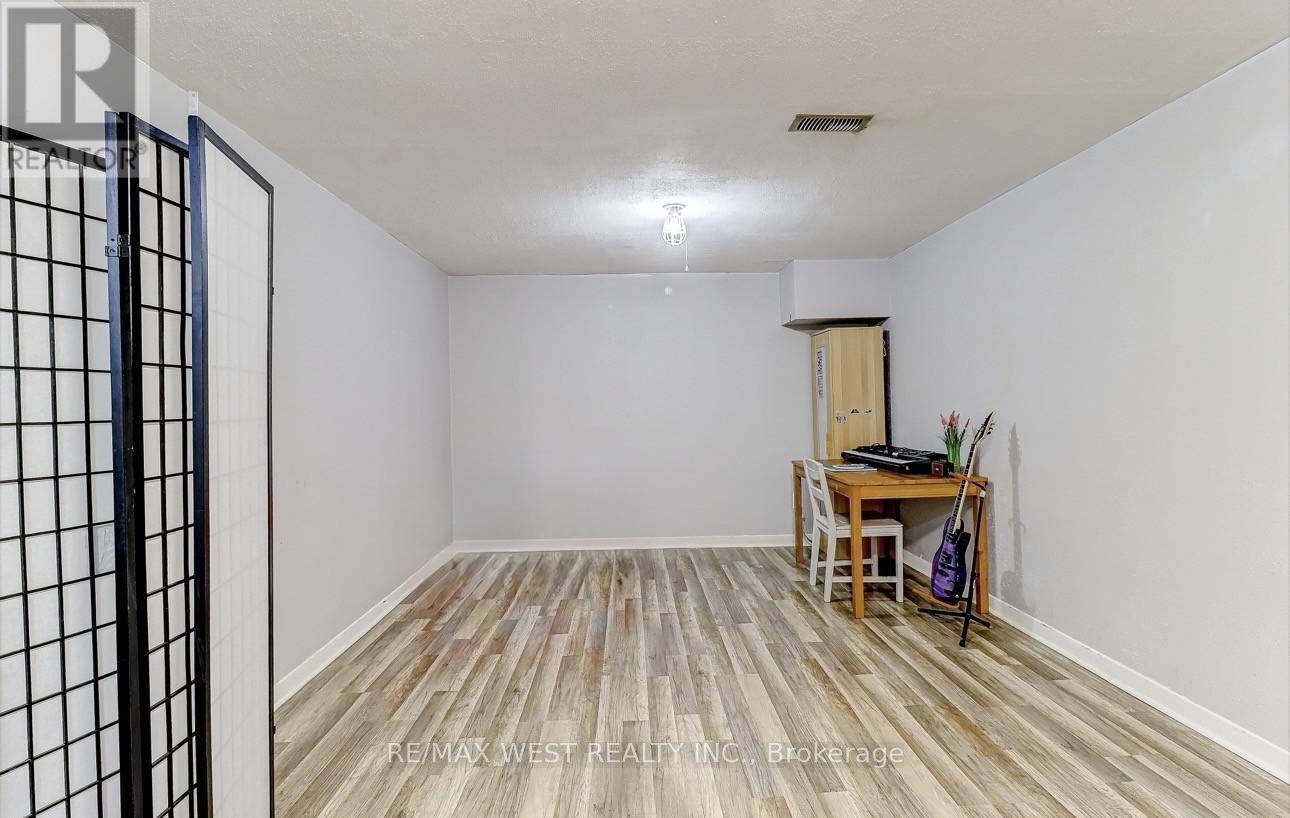 27 - 10 Leith Hill Road, Toronto, Ontario  M2J 1Z2 - Photo 16 - C12943548