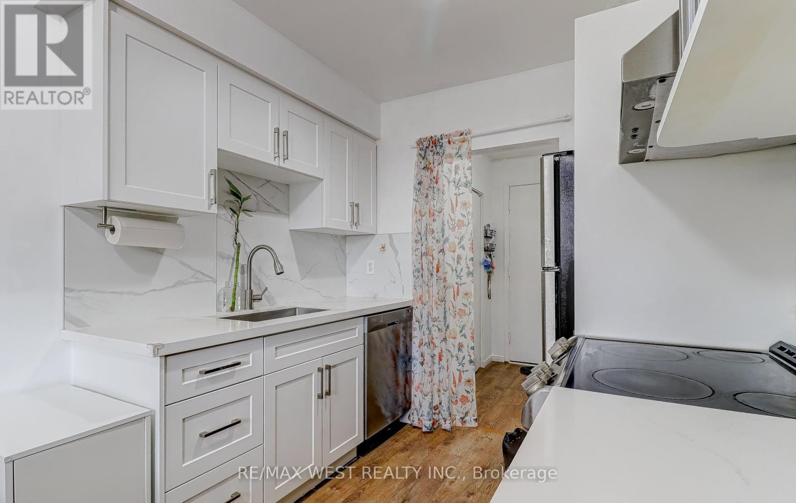 27 - 10 Leith Hill Road, Toronto, Ontario  M2J 1Z2 - Photo 3 - C12943548