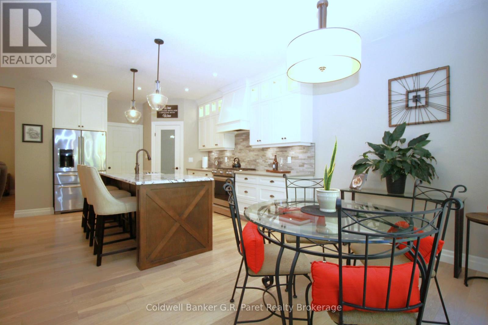 10151 Pinery Bluffs Road, Lambton Shores, Ontario  N0M 1T0 - Photo 14 - X12826354