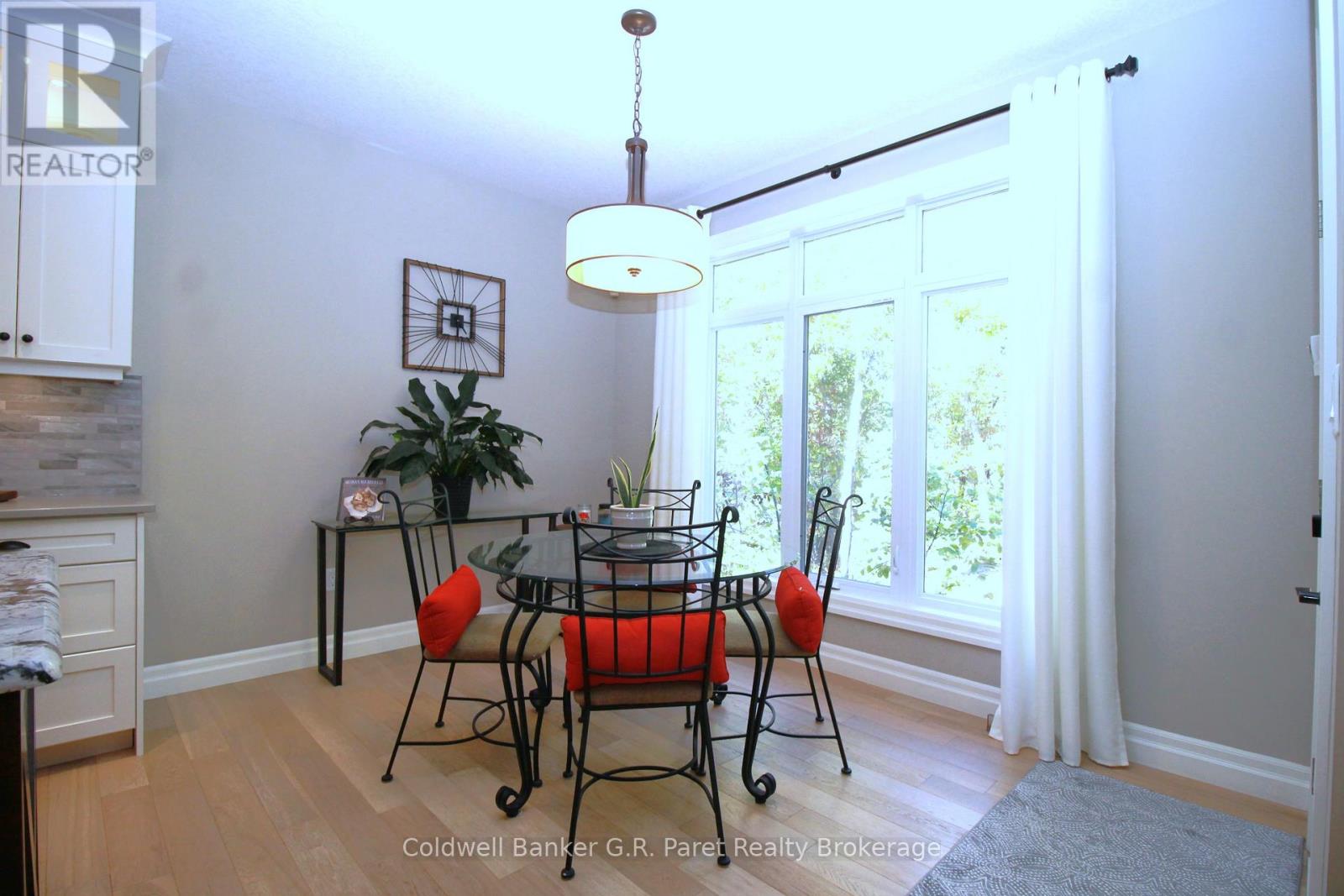 10151 Pinery Bluffs Road, Lambton Shores, Ontario  N0M 1T0 - Photo 15 - X12826354