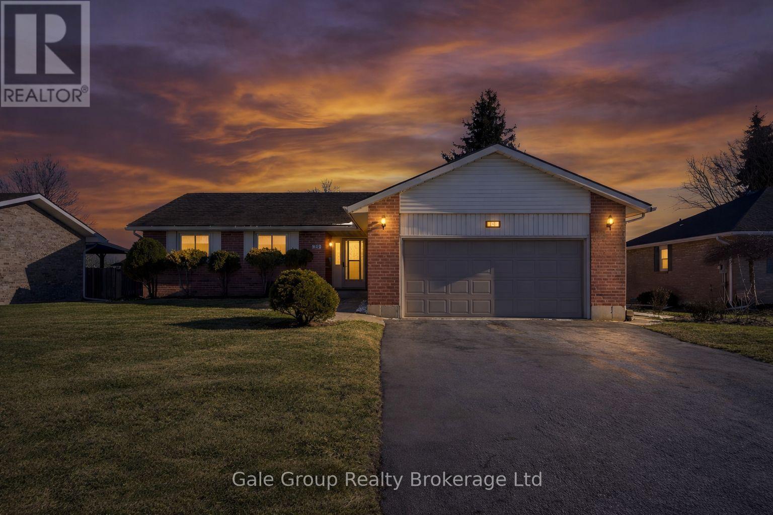 38 Adams Avenue, Tillsonburg, Ontario  N4G 5B3 - Photo 2 - X12854280