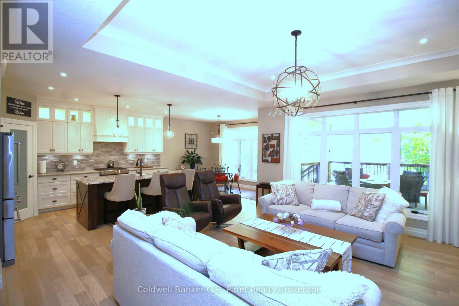 10151 Pinery Bluffs Road, Lambton Shores, Ontario  N0M 1T0 - Photo 7 - X12826354