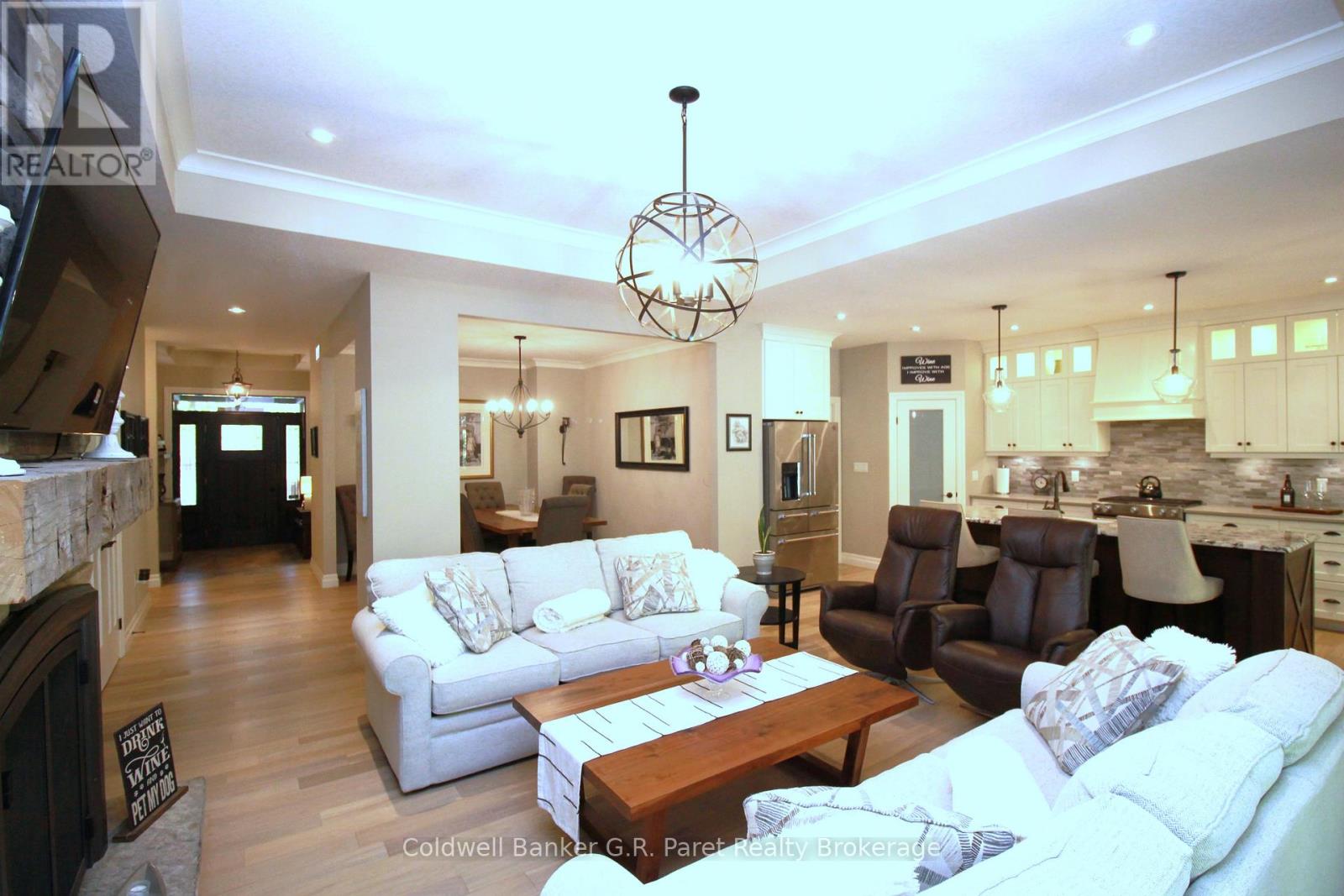 10151 Pinery Bluffs Road, Lambton Shores, Ontario  N0M 1T0 - Photo 6 - X12826354