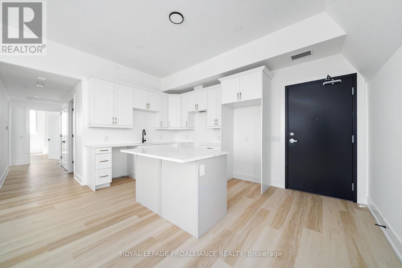 302 - 941 Charles Wilson Parkway, Cobourg, Ontario  K9A 0L2 - Photo 5 - X12517932