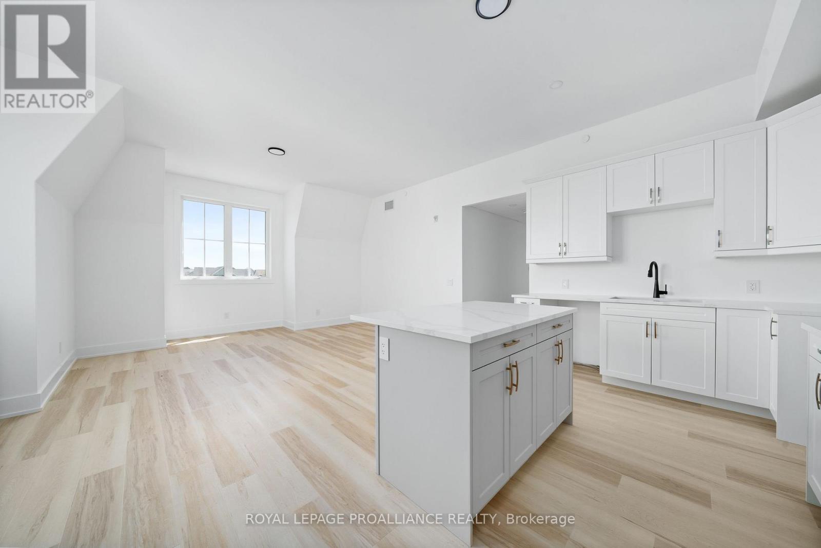 302 - 941 Charles Wilson Parkway, Cobourg, Ontario  K9A 0L2 - Photo 6 - X12517932