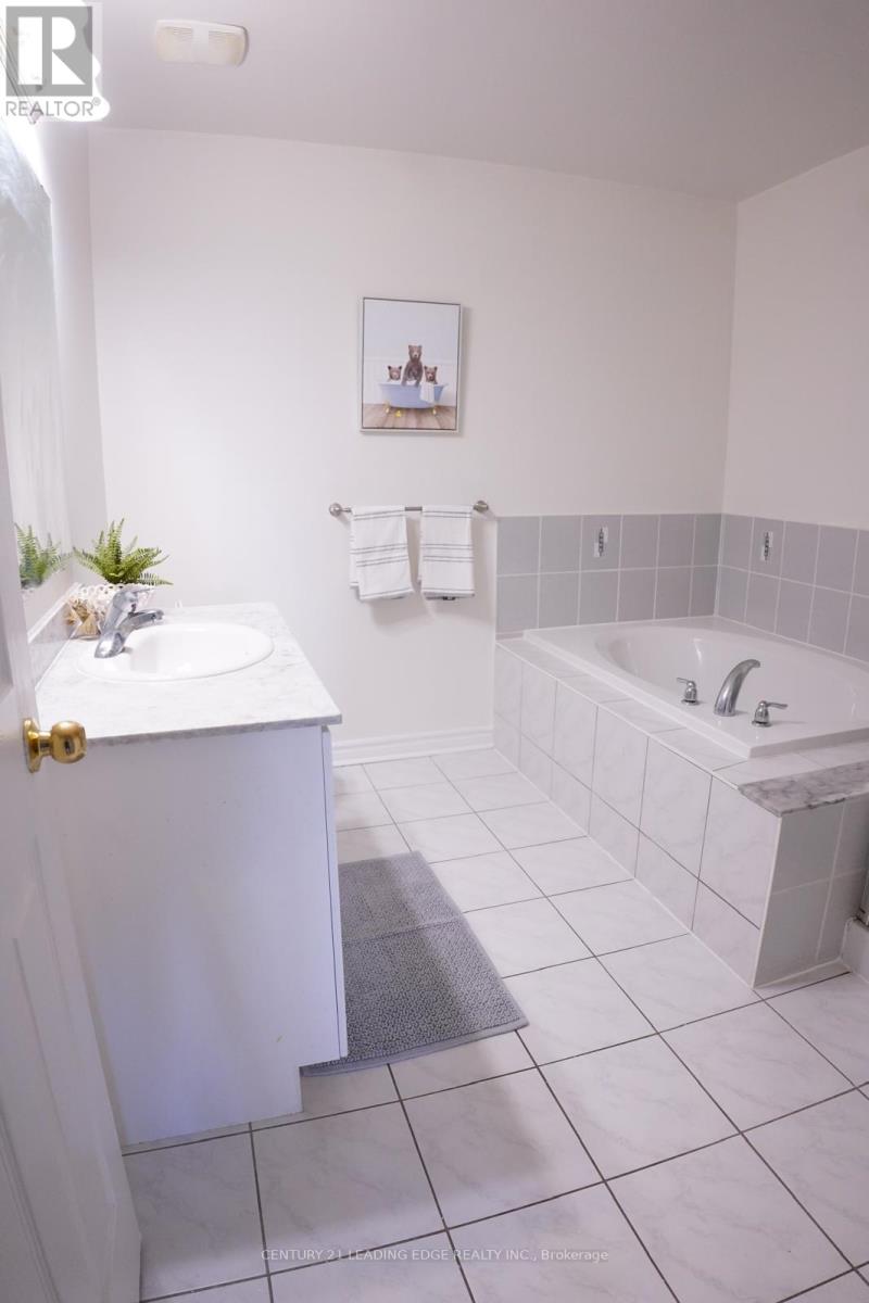 27 Mantz Crescent, Whitby, Ontario  L1R 0L3 - Photo 30 - E12936226