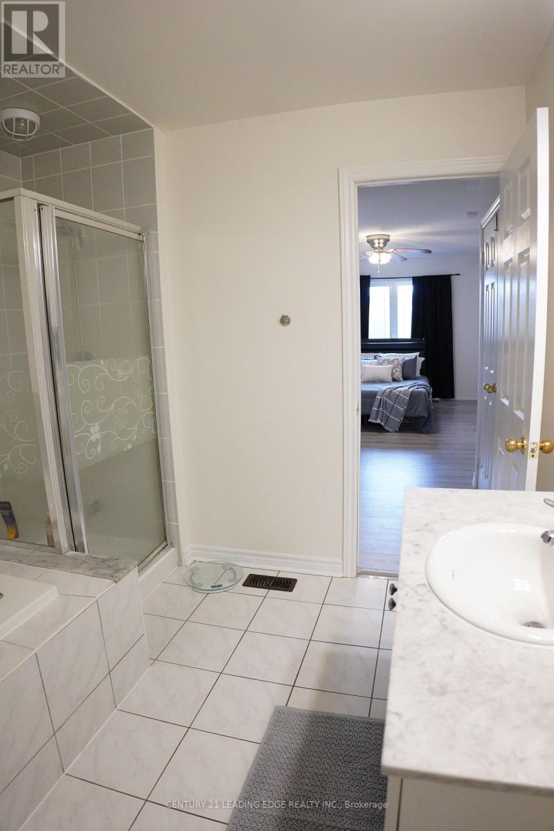 27 Mantz Crescent, Whitby, Ontario  L1R 0L3 - Photo 31 - E12936226