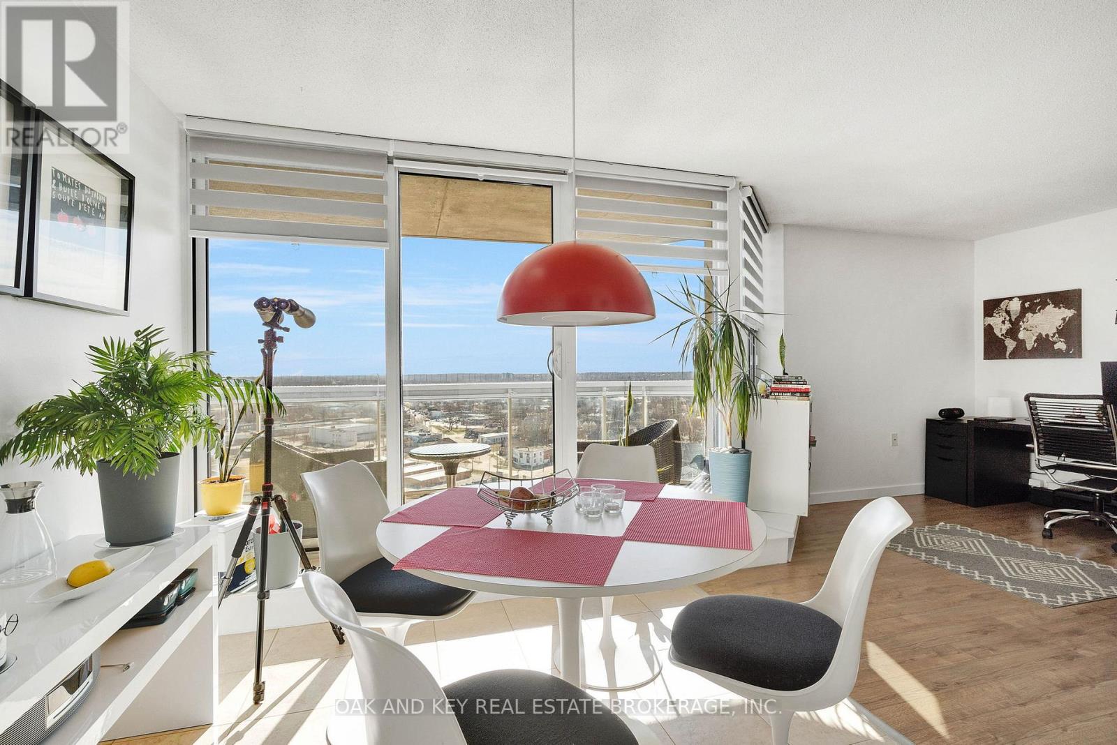 1805 - 323 Colborne Street, London East, Ontario  N6B 3N8 - Photo 2 - X12943936