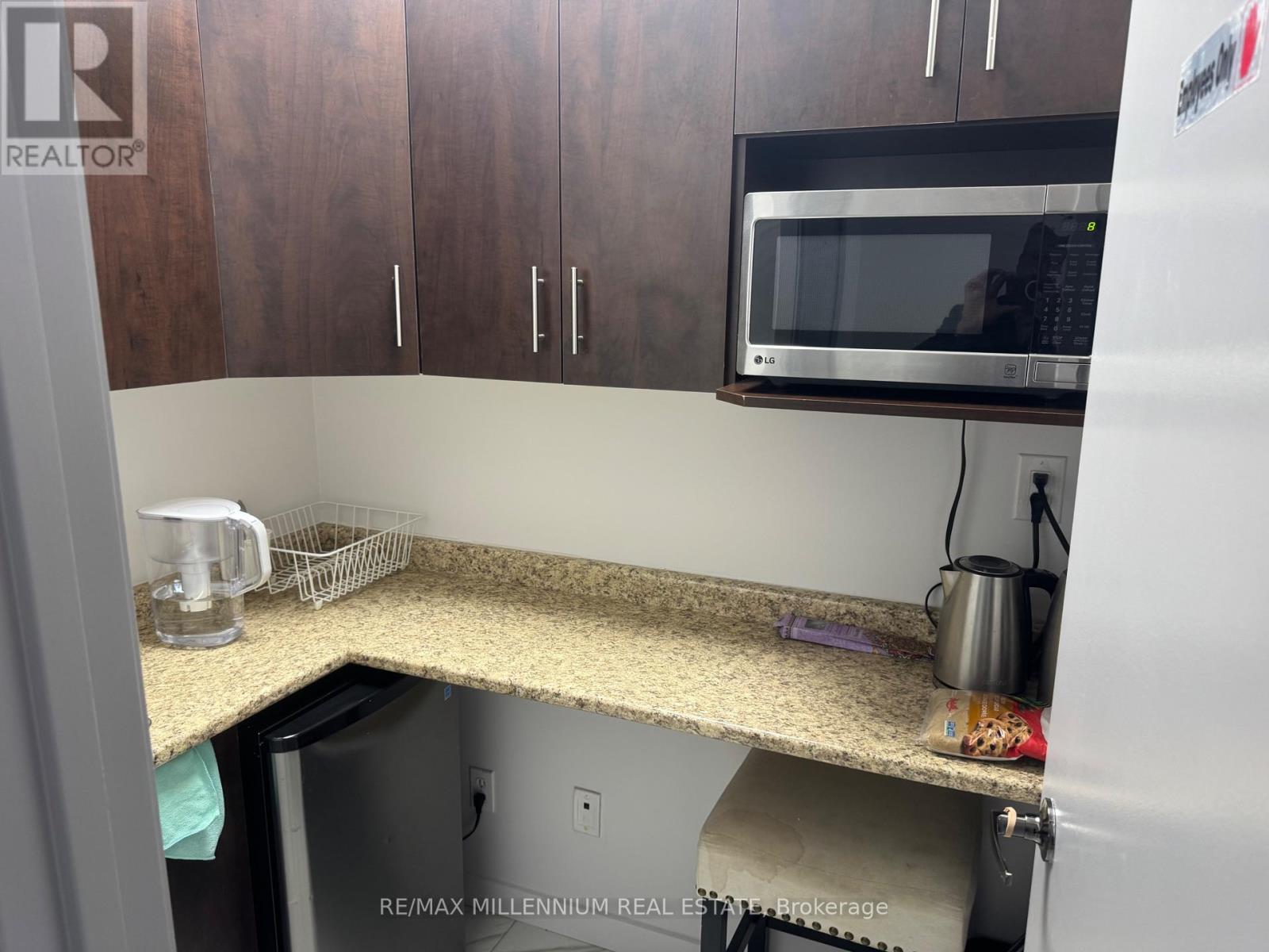 2 - 1315 Derry Road E, Mississauga, Ontario  L5T 1B6 - Photo 15 - W12822538