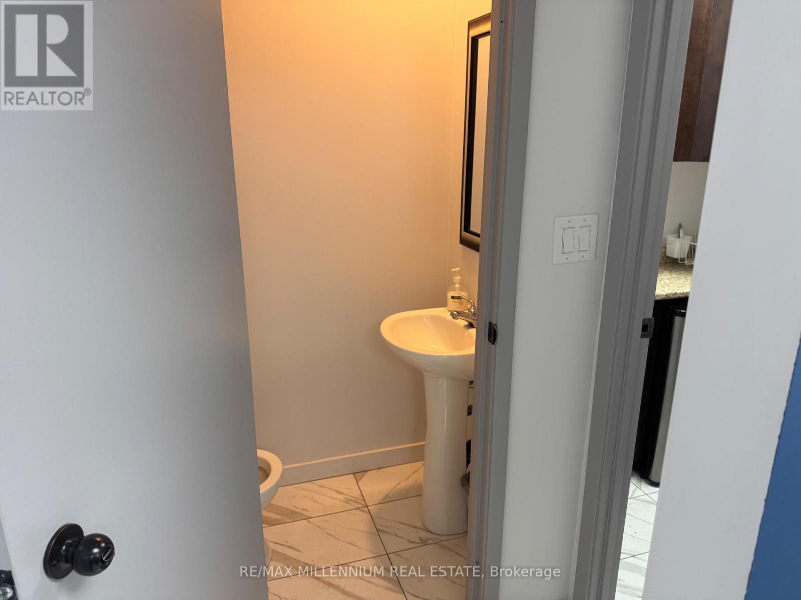 2 - 1315 Derry Road E, Mississauga, Ontario  L5T 1B6 - Photo 17 - W12822538