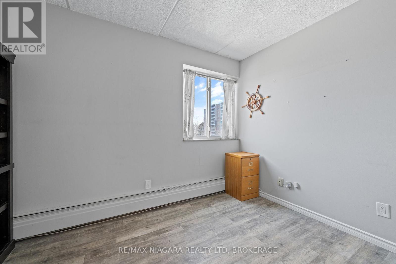 308 - 198 Scott Street, St. Catharines, Ontario  L2N 5T3 - Photo 10 - X12891494