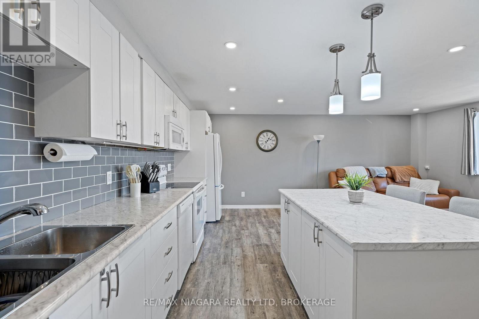 308 - 198 Scott Street, St. Catharines, Ontario  L2N 5T3 - Photo 2 - X12891494