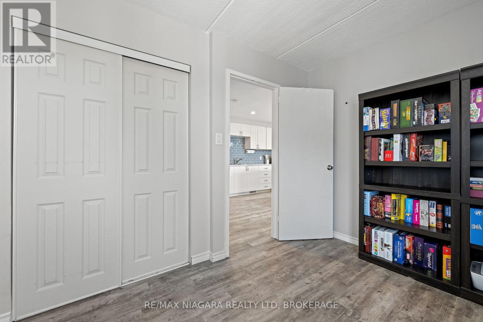 308 - 198 Scott Street, St. Catharines, Ontario  L2N 5T3 - Photo 9 - X12891494