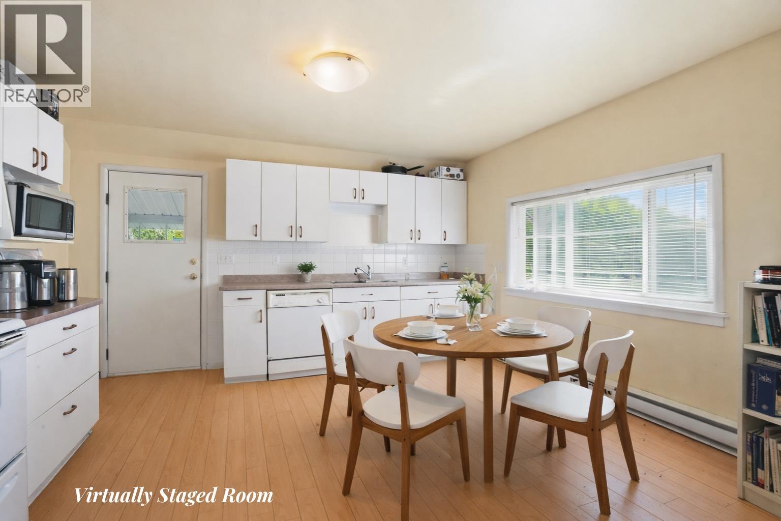 5689 Porpoise Bay Road, Sechelt, British Columbia  V0N 1V0 - Photo 14 - R3105811